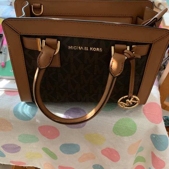 Michael Kors hand held bag. - Picture 1 of 5